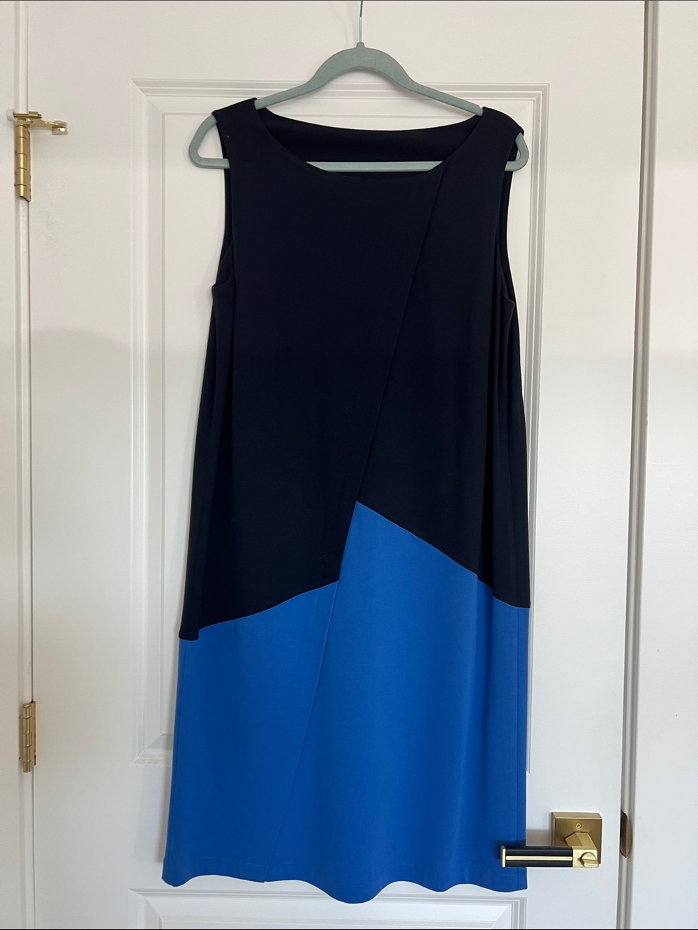 Sleeveless Colorblock Shift Dress in Black and Blue